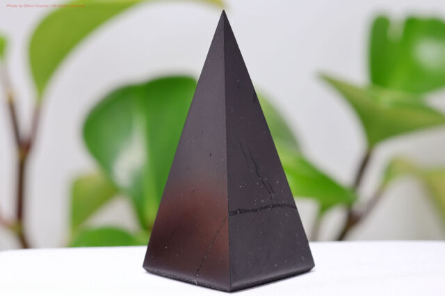 シュンガイト/四角錐型(T275)