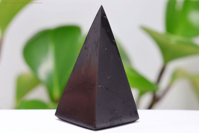 【SOLDOUT】シュンガイト/四角錐型(T276)