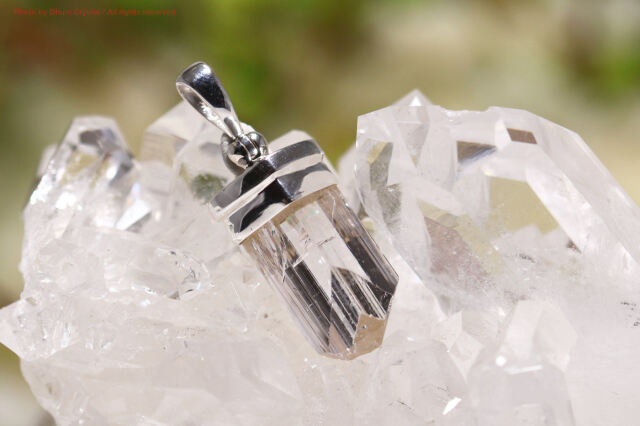 カルサイトクラスター 空間を明るく浄化する癒しの結晶群