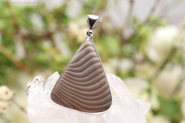 フリント（火打ち石） 魂の覚醒と守護のストーン／内なる炎を灯す天然石