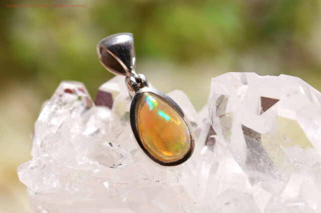 スターボーンペンダント【エチオピアンオパール】(T618)