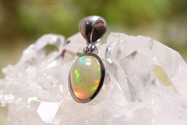 エチオピアンオパール 七色の光が揺らめく宝石／10月誕生石ジュエリー