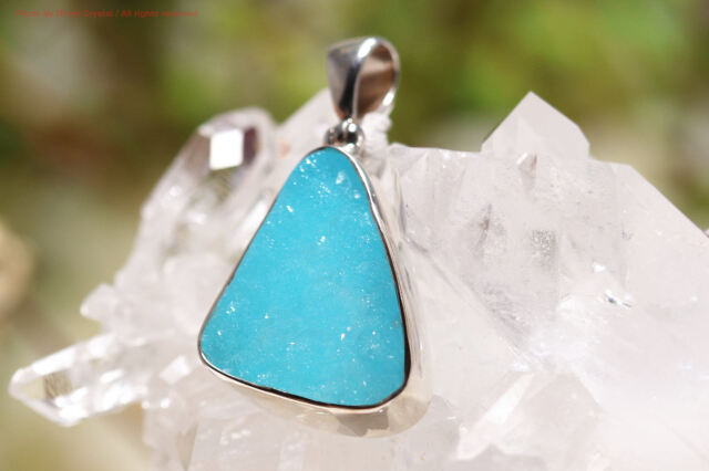 ブルーヘミモルファイト 心を癒す青の結晶／穏やかな安らぎをもたらす