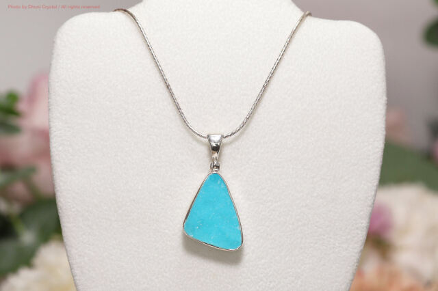 ブルーヘミモルファイト 心を癒す青の結晶／穏やかな安らぎをもたらす