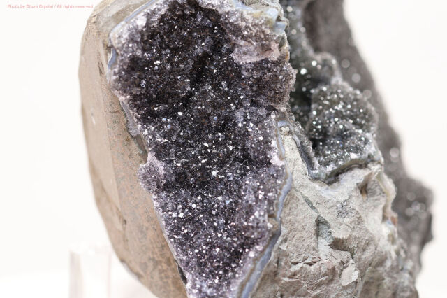 ブラックアメジスト 深い浄化と強い守護をもたらす神秘のクリスタル