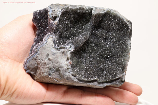 ブラックアメジスト 深い浄化と強い守護をもたらす神秘のクリスタル