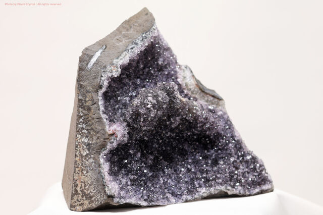 ブラックアメジスト 深い浄化と強い守護をもたらす神秘のクリスタル