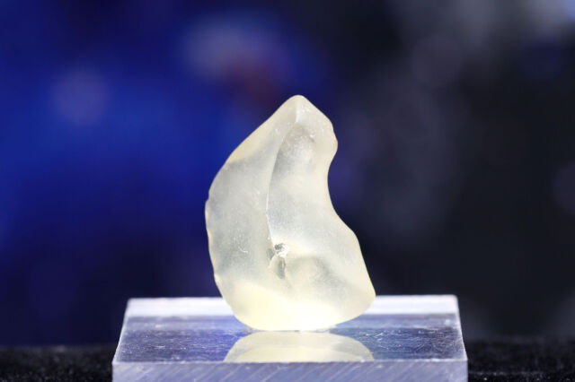 ゴールデン・ハーキマーダイヤモンド原石/虹入り(A815)