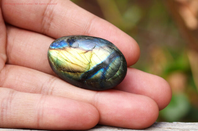 ラブラドライト 潜在能力を開き未来を照らす虹色の変光石