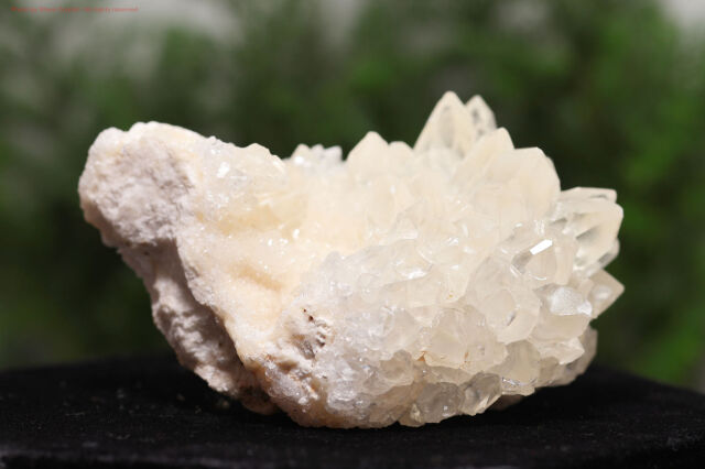 カルサイトクラスター 空間を明るく浄化する癒しの結晶群