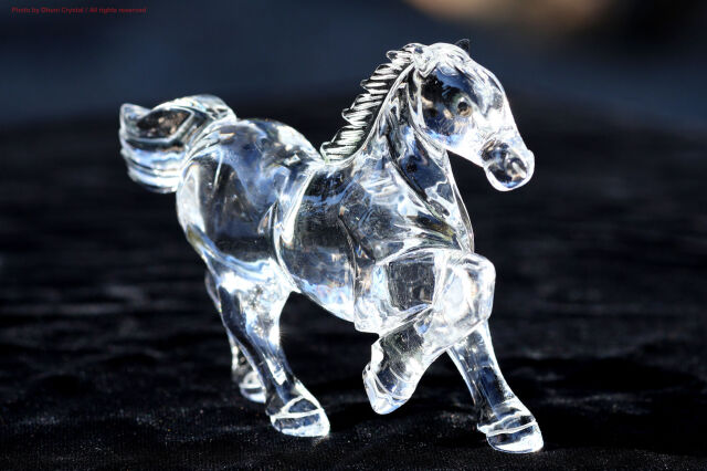 水晶の馬 カービング｜クリスタルホース｜透明な浄化と前進の守護石