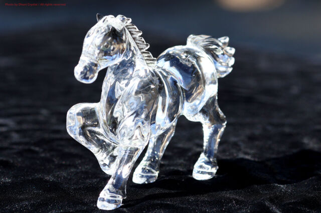 水晶の馬 カービング｜クリスタルホース｜透明な浄化と前進の守護石