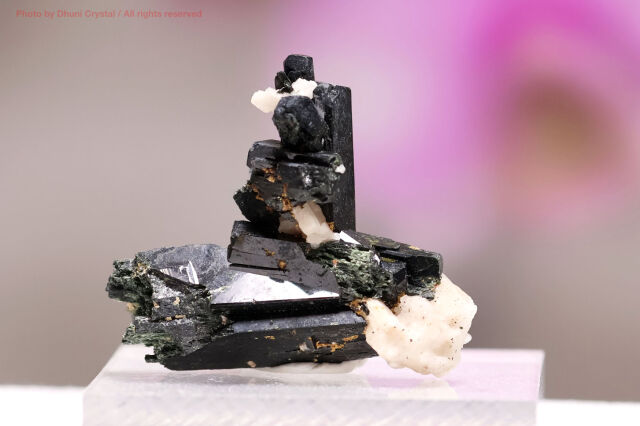 エジリン結晶withフェルドスパー/錐輝石(T985)