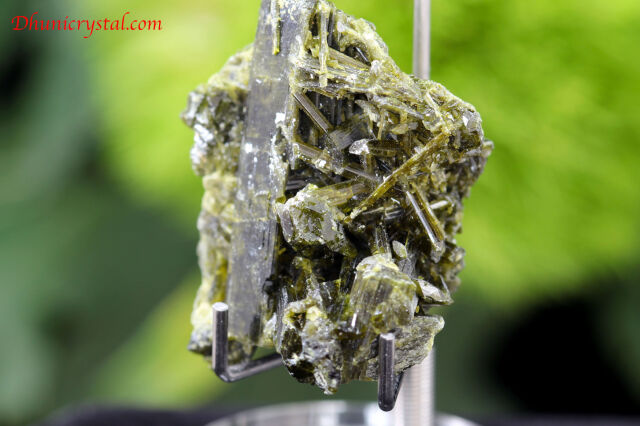 エピドート原石/緑れん石(V904)