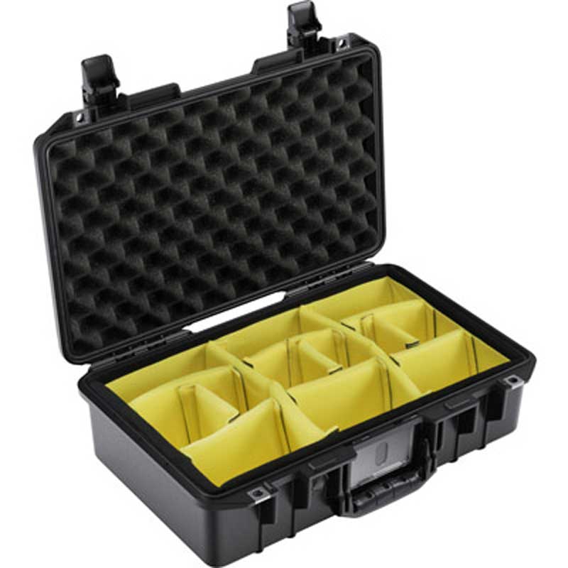 PELICAN(ペリカン) 1485 エアケース パッド付ディバイダー ブラック 18L プッシュボタンラッチ付き [014850-0041-110] 1485 Air Case with Padded Divider Black カメラ ケース