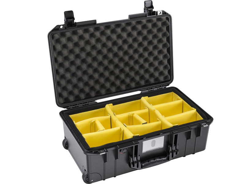 PELICAN(ペリカン) 1535 エアケース パッド付きディバイダー プレスアンドプルラッチ ブラック 27L [015350-0042-110] 1535Air 1535 Air Case with Padded Divider Press and Pull Latch Black