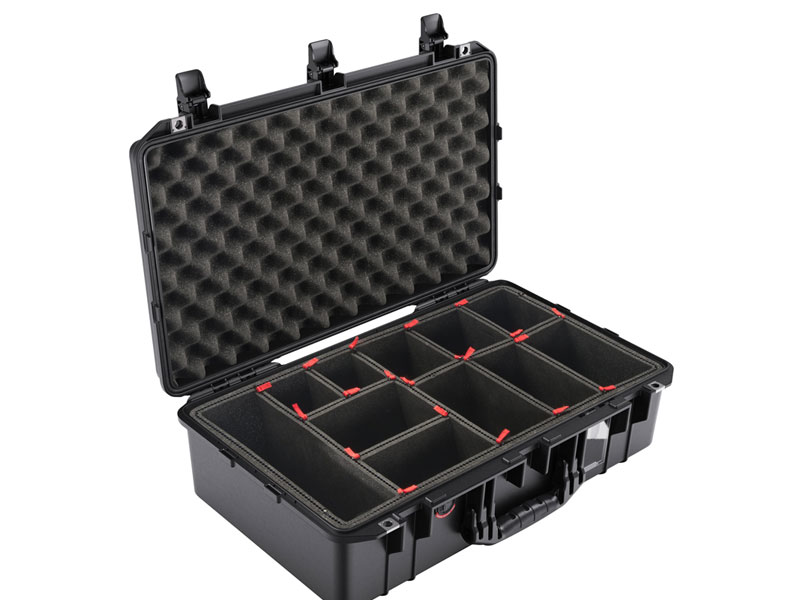 PELICAN(ペリカン) 1555 エアケース トレックパック プレスアンドプルラッチ ブラック 36L [015550-0051-110] 1555Air 1555 Air Case with TrekPak™ Press and Pull Latch Black