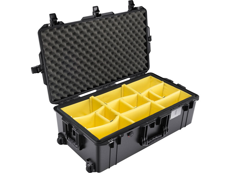 PELICAN(ペリカン) 1615 エアケース パッド付きディバイダー プレスアンドプルラッチ ブラック 27L [016150-0041-110] 1615Air 1615 Air Case with Padded Divider Press and Pull Latch Black