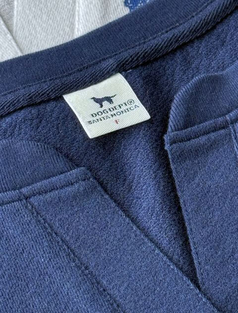 グラフィティ梨地キーネック   ブランドのドッグデプト/DOG DEPT