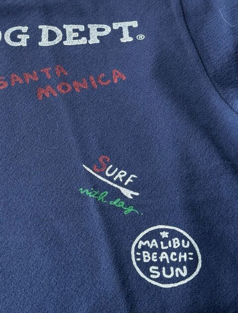 グラフィティ梨地キーネック   ブランドのドッグデプト/DOG DEPT