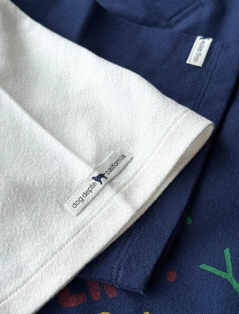 グラフィティ梨地キーネック   ブランドのドッグデプト/DOG DEPT