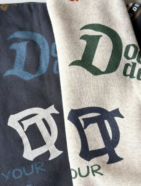 HELLO.MAX総柄ロゴクルー   ブランドのドッグデプト/DOG DEPT