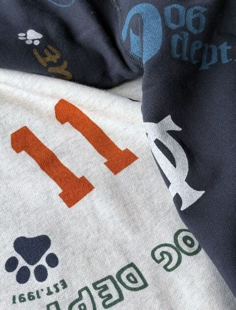 HELLO.MAX総柄ロゴクルー   ブランドのドッグデプト/DOG DEPT