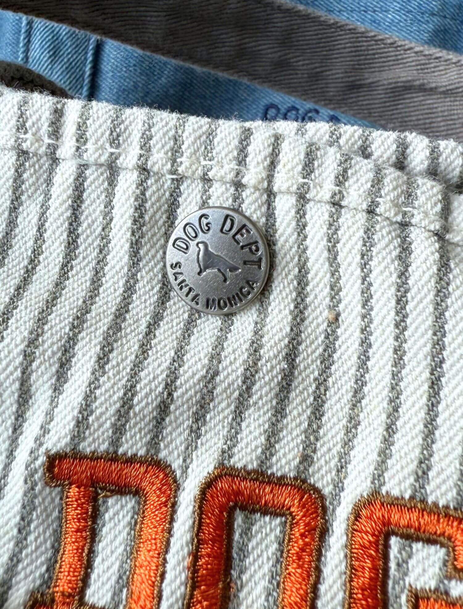 ブランドのドッグデプト/DOG DEPT デニムグラフィティ刺繍バッグ