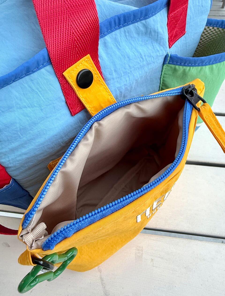 ブランドのドッグデプト/DOG DEPT マルチカラー　マナーポーチ付きお散歩バッグ