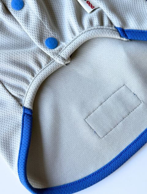 スポーツロゴ　スウェットパーカー 犬服ブランドのドッグデプト/DOG DEPT