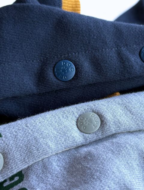 カレッジロゴボタンパーカー犬服ブランドのドッグデプト/DOG DEPT