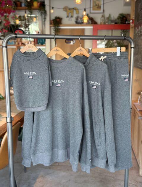 クラシックロゴスタンドハーフジップ 犬服ブランドのドッグデプト/DOG DEPT