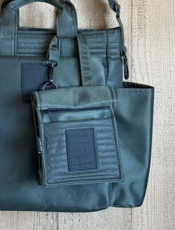 【DOG GOODS】ポリ×PU 切り替えマナーポーチ