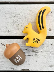 【DOG GOODS】どんぐりと木彫りのリスのラテックス