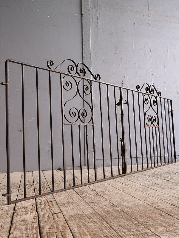 イギリスアンティーク アイアンフェンス ゲート柵 ガーデニング 10807
