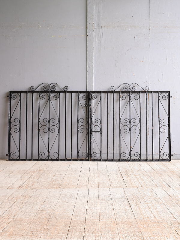 イギリスアンティーク アイアンフェンス ゲート柵 ガーデニング 10959