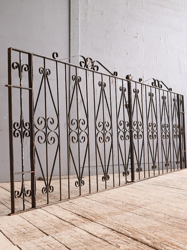 イギリスアンティーク アイアンフェンス ゲート柵 ガーデニング 10960