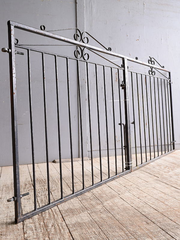 イギリスアンティーク アイアンフェンス ゲート柵 ガーデニング 11125