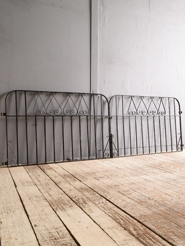 イギリスアンティーク アイアンフェンス ゲート柵 ガーデニング 11711