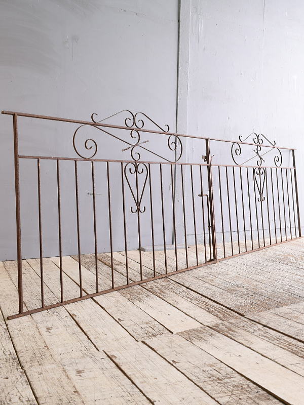 イギリスアンティーク アイアンフェンス ゲート柵 ガーデニング 11739