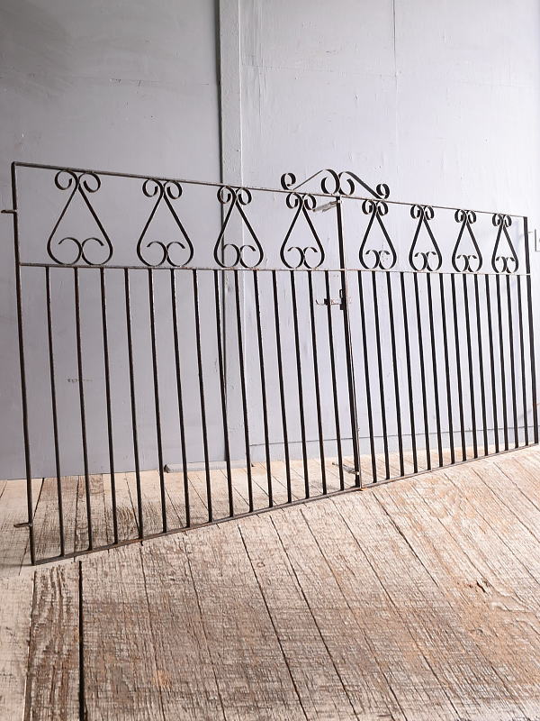 イギリスアンティーク アイアンフェンス ゲート柵 ガーデニング 11952