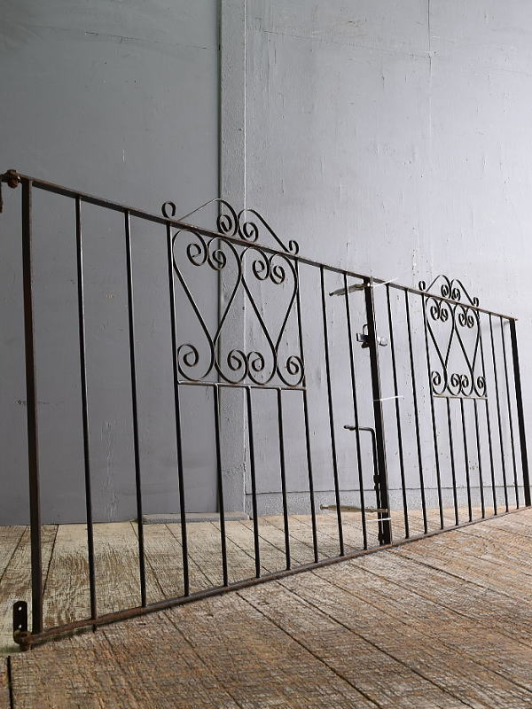 イギリスアンティーク アイアンフェンス ゲート柵 ガーデニング 12515