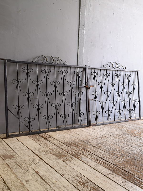 イギリスアンティーク アイアンフェンス ゲート柵 ガーデニング 12525