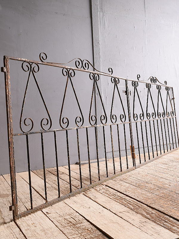 イギリスアンティーク アイアンフェンス ゲート柵 ガーデニング 12637
