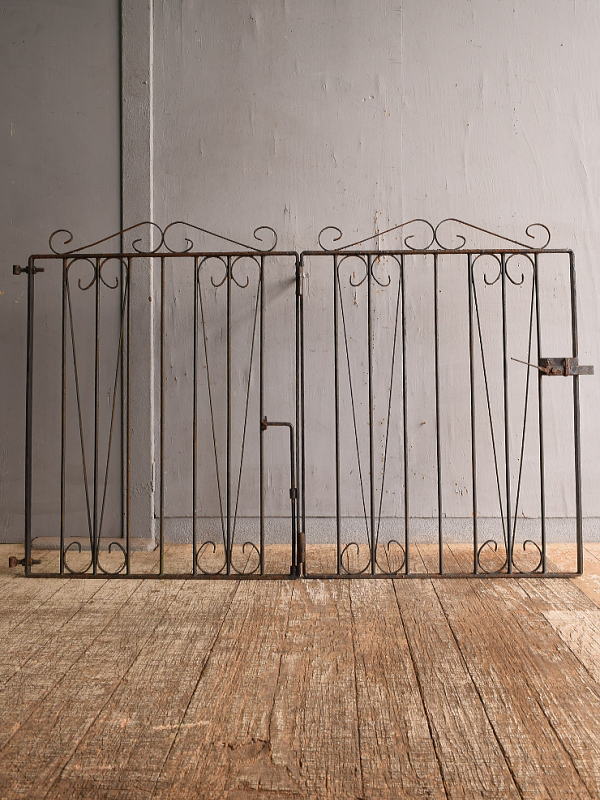 イギリスアンティーク アイアンフェンス ゲート柵 ガーデニング 12865