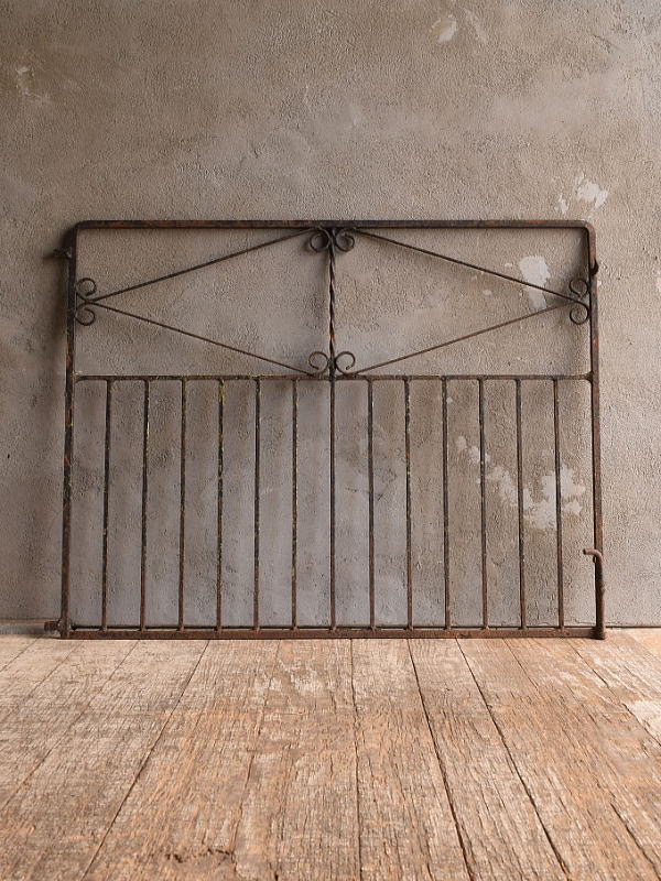 イギリスアンティーク アイアンフェンス ゲート柵 ガーデニング 13105