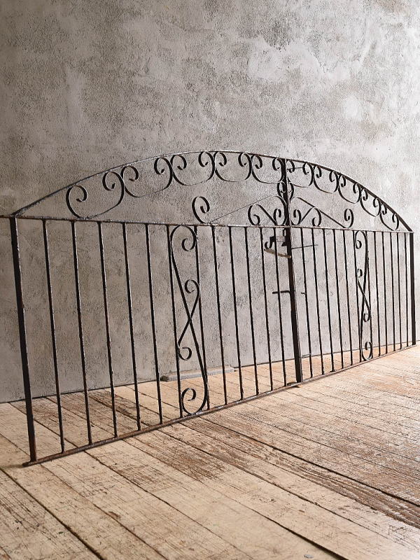 イギリスアンティーク アイアンフェンス ゲート柵 ガーデニング 13211