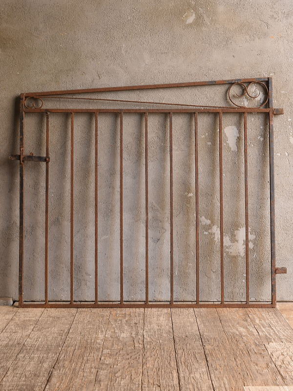 イギリスアンティーク アイアンフェンス ゲート柵 ガーデニング 13556