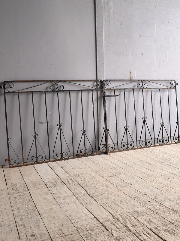 イギリスアンティーク アイアンフェンス ゲート柵 ガーデニング 9734