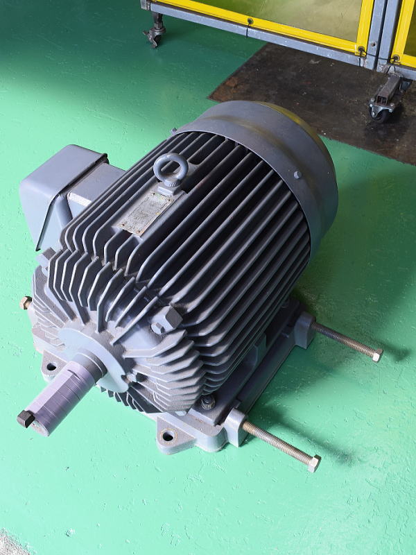 東芝製 工業用モーター 400v 10334
